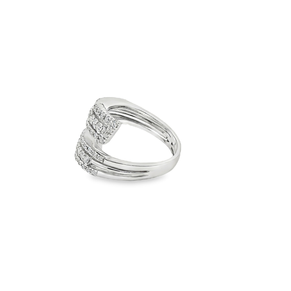 Bague en or blanc avec diamants
