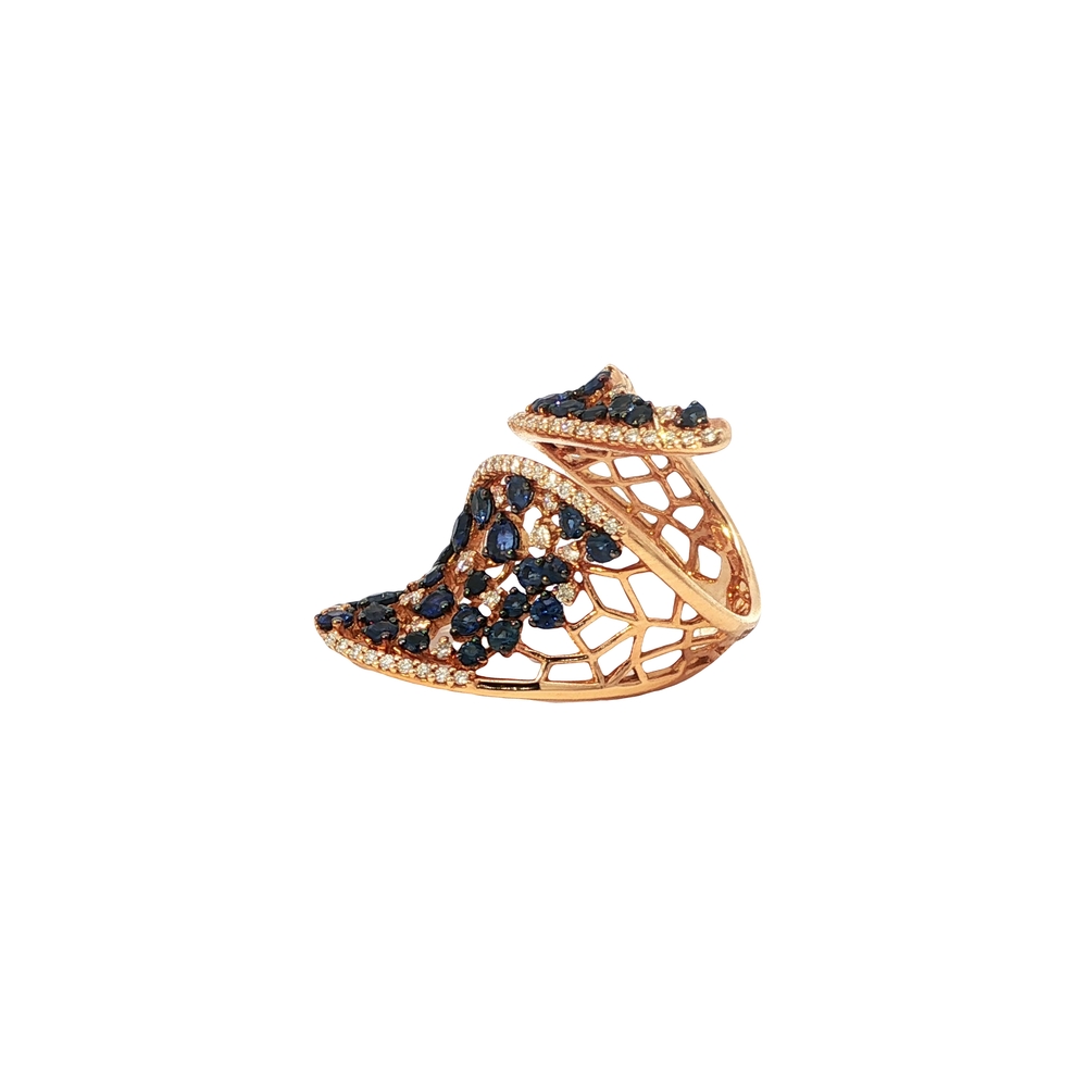 Anillo en oro rosa, brillantes y zafiros azules