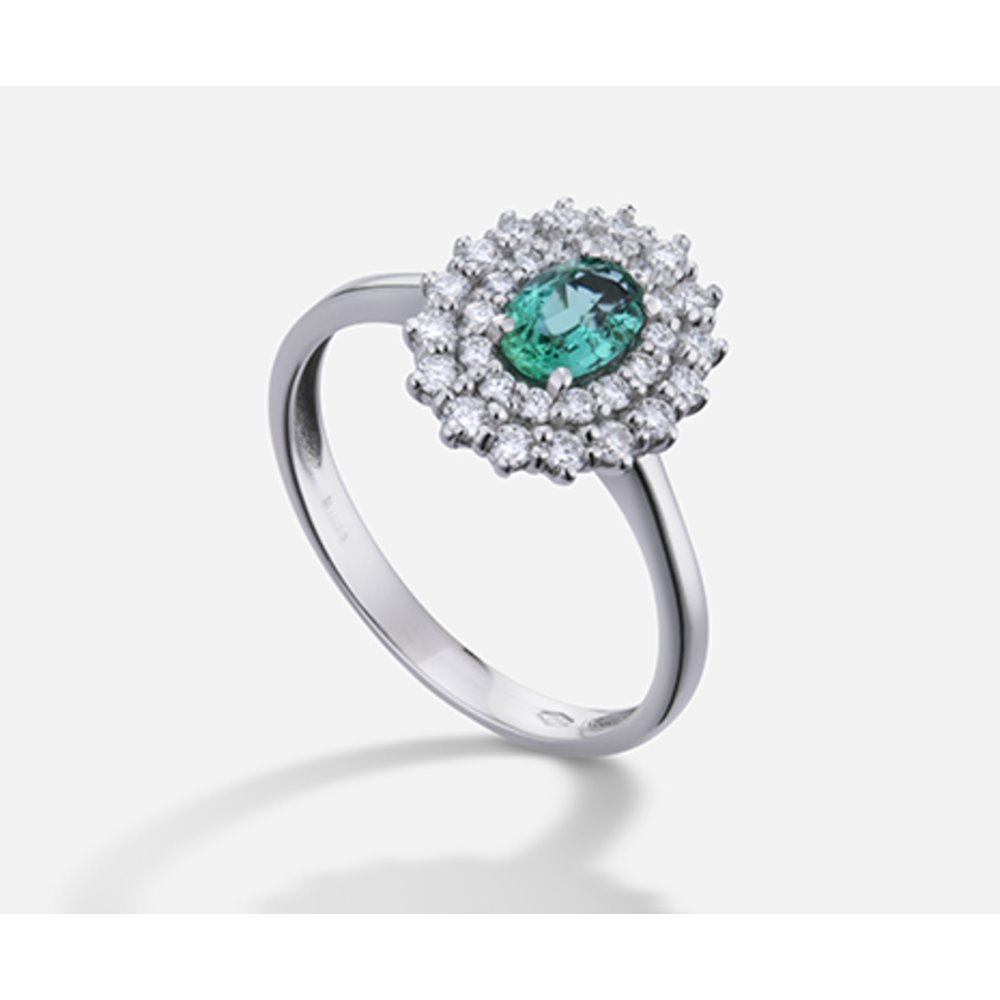 Gold Ring with 6x4 Oval Natural Emerald and Diamonds